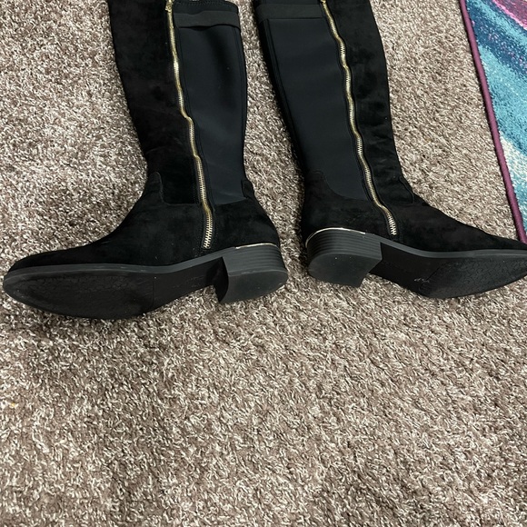 Boots - Picture 3 of 5